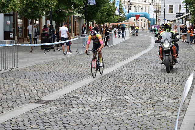 英冠半场：哈里斯破门，埃格利中柱，牛津联1-0伊普斯维奇